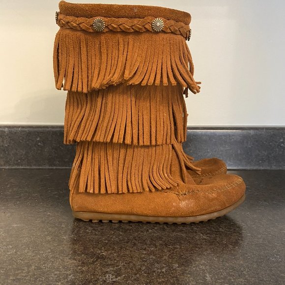 Minnetonka Kids Tall Fringed Moccasins - Size 1 - Picture 2 of 9